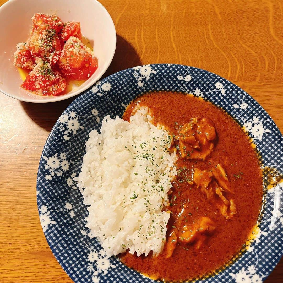 鈴乃八雲さんのインスタグラム写真 - (鈴乃八雲Instagram)「#バターチキンカレー #チーズトマト 🍛🐓🐥🍅🧀  #food #foodstagram #foodie #foodphotography #foodpic #foodpics #foodlover #cook #cookingram #cooking #すずのんごはん」5月18日 20時59分 - yakumo_suzuno