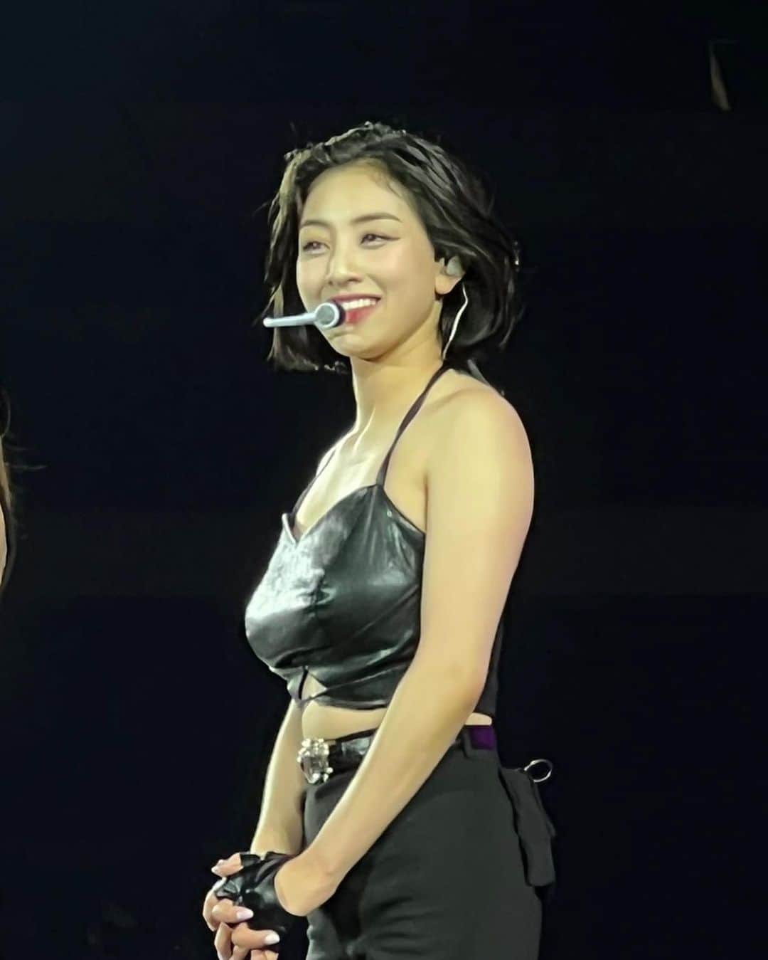 ジヒョのインスタグラム：「♡ the concert videos are so fun to watch i hope everyone who got to see them enjoyed themselves<3 ⠀ —」