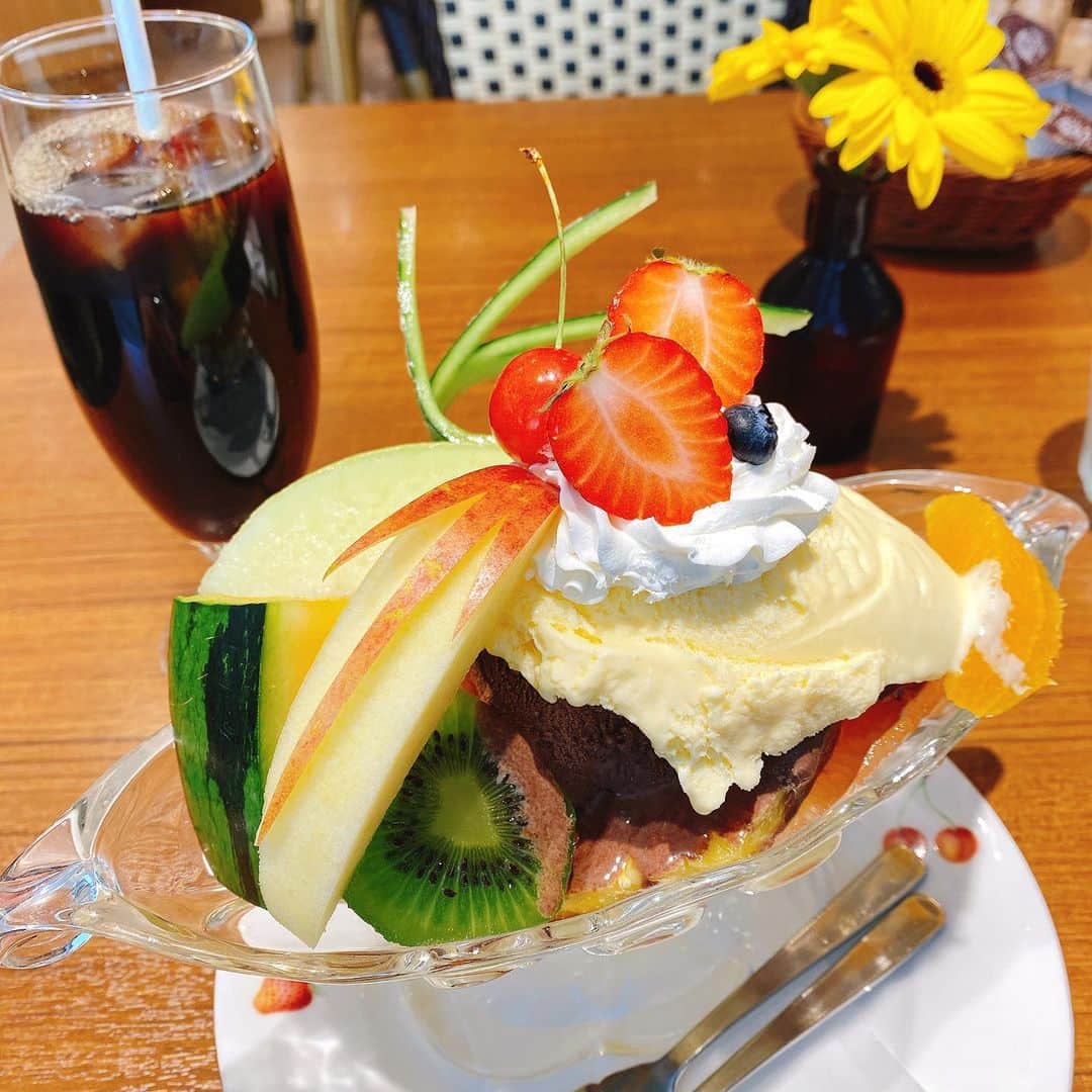 川田裕美のインスタグラム：「プリンアラモード🧡💛 🥰🥰🥰🥰🥰🍮☕️」
