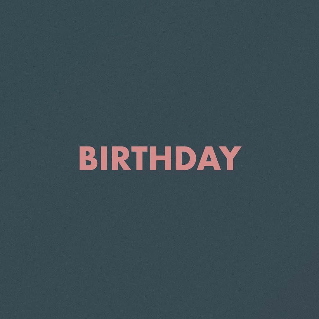 EVERGLOWのインスタグラム：「[🎉EVERGLOW DAY]  2022.05.19 E:U DAY  HAPPY BIRTHDAY TO E:U 이유의 생일을 축하합니다💕  #EVERGLOW #EU #이유 #에버글로우 #HAPPY_EU_DAY」