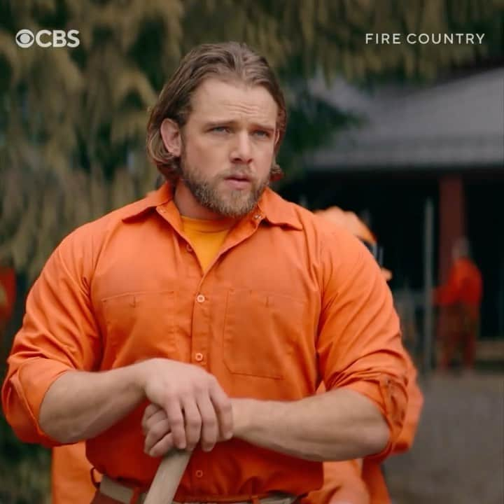 マックス・シエリオットのインスタグラム：「This is it!!! First look at “Fire Country”!!Coming soon! Who’s ready???!🔥👊 @cbstv @cbstvstudios @firecountrycbs」