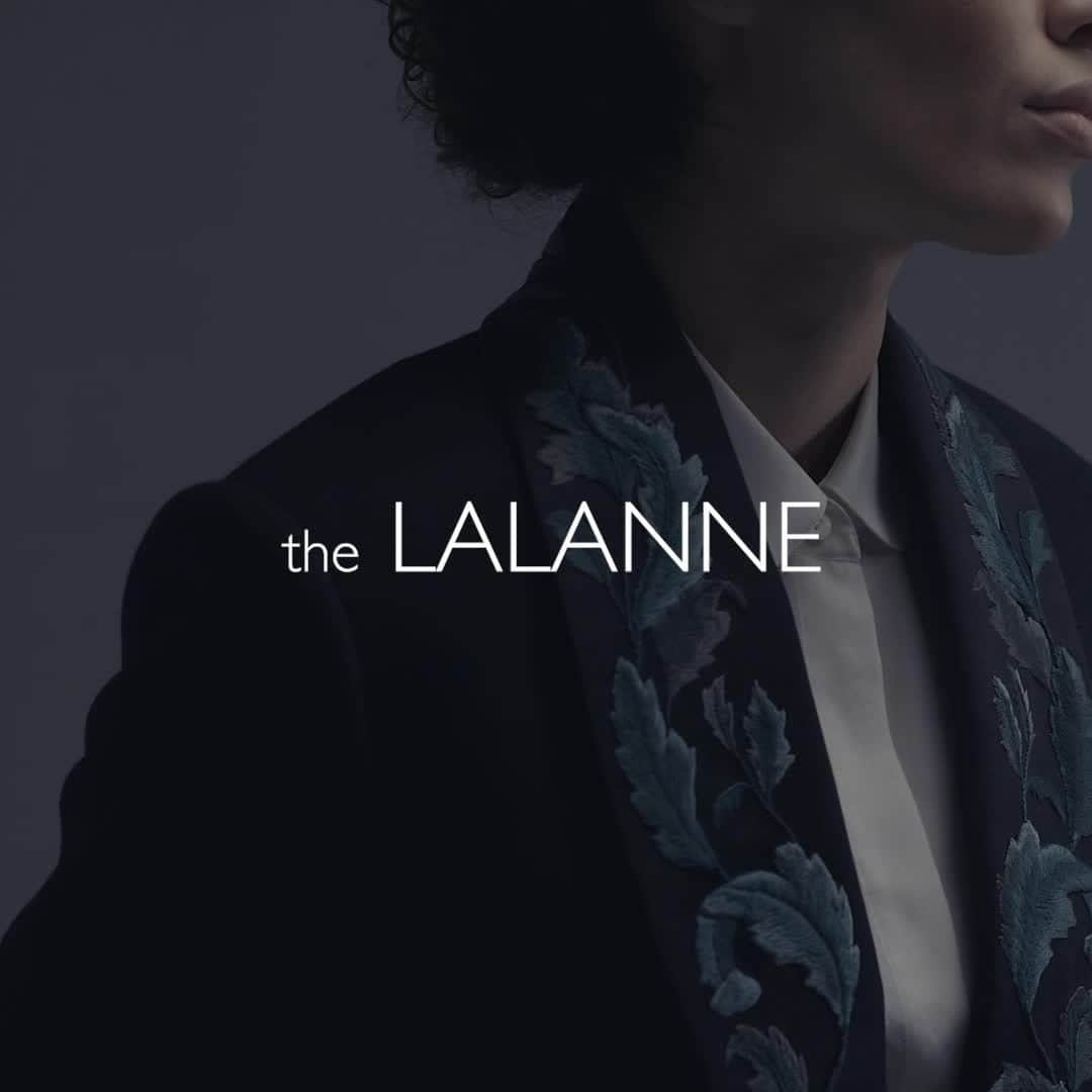 ハンツマンのインスタグラム：「Discover The Lalanne. With a beautiful shawl lapel of the finest silk, finished with delicate hand-embroidery. complement the lapel and add the easy-tie waist belt in satin to accentuate the shape of the jacket. Part of the Huntswoman of Tomorrow collection. Visit LinkInBio for more!  @kitty_su @ethicalera Photographs by @nicktydeman Video by @miriam.strong  #huntswomanoftomorrow #ladiesbespoke #womenstailoring #womenswear #luxuryfashion #huntsmansavilerow #ethicalera #sustainablefashion #sustainability #ethicalfashion」