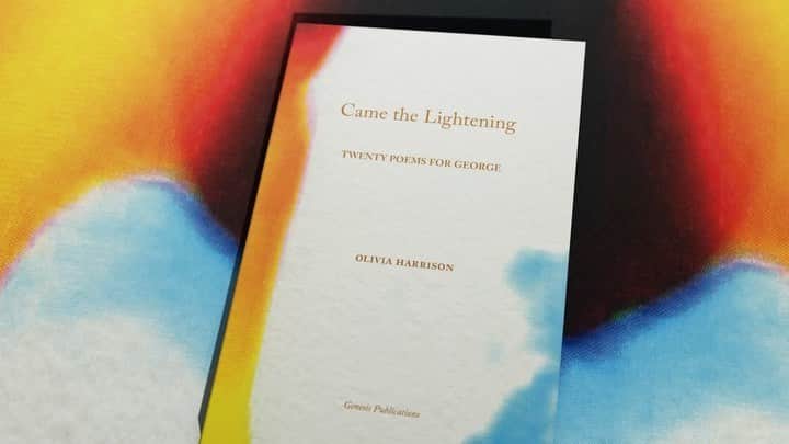 ジュリア・ボスのインスタグラム：「A very happy birthday to my friend @oliviaharrison 🎊 I am so excited to celebrate with you and for the world to read your beautiful art ✨ The depths of your love is inspiring ❤️ #HBD #taurussisters #poetry #camethelightening」