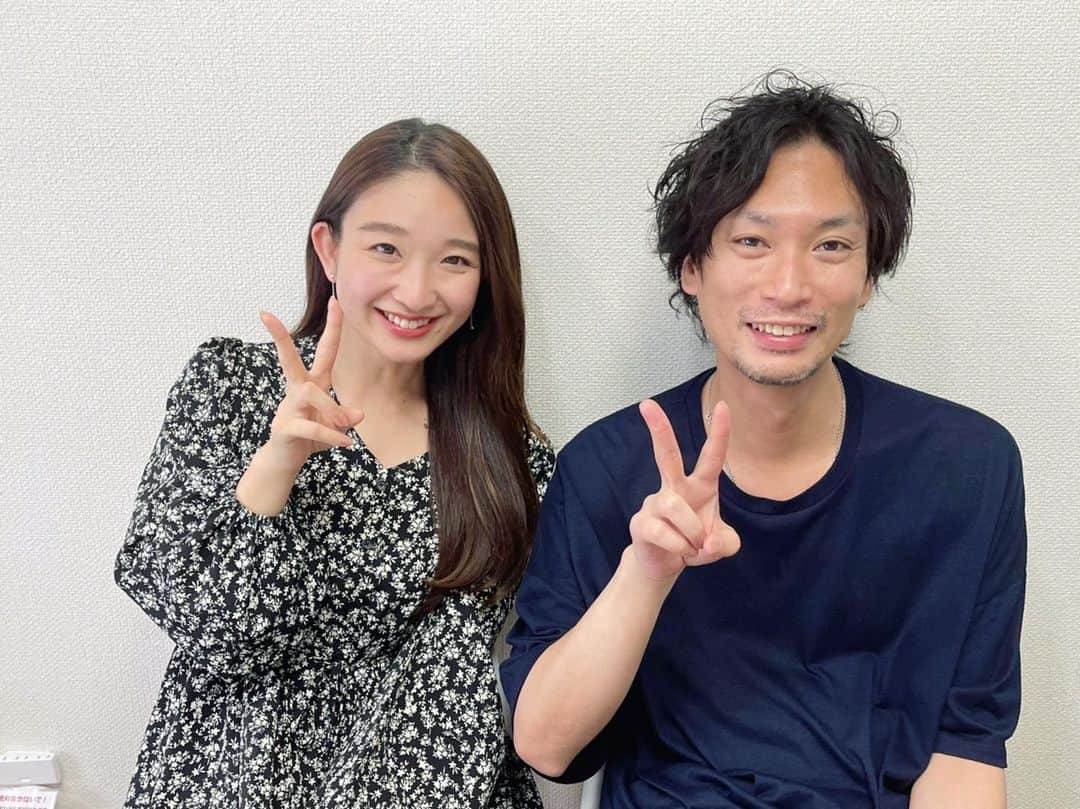 のインスタグラム：「安達さんと漫才稽古してきました！  はぁ〜難しい🤣 けど楽しいです初漫才！🙌🏻✨  ついに明後日、、 サンパチマイクの前に立ちます！🎙  お席まだありますので空いてる方はぜひに🤭  チケットはこちらから🎟  https://passmarket.yahoo.co.jp/event/show/detail/02yn8fzdkeb21.html  #安達漫才」