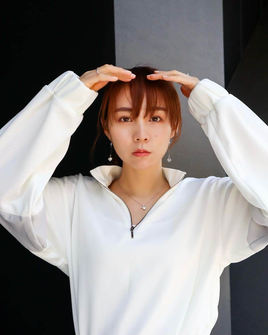 利水翔のインスタグラム：「. 念願の🥺❤️ ⁡ 友達のブランドESIO🌸 展示会に行ってから ずっと着るの楽しみにしていたお洋服😘 ⁡ カジュアルで着やすいのに デザイン性もあってかっこいい😚 ⁡ やっと着れて嬉しいです😍 ⁡ ⁡ ⁡ ⁡ ⁡ ⁡ #ESIO #エシオ #modern #cool #setup #casual #ファインダー越しの私の世界」