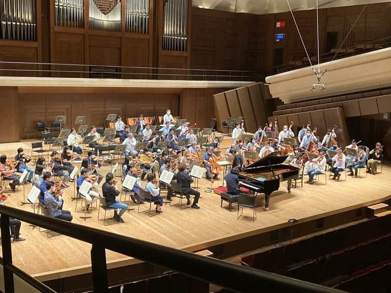 反田恭平のインスタグラム：「The tour will now begin with a total of 13 concerts as a pianist !! @newjapanphil & @yutakasado_official :)   Beethoven “ Piano Concerto No.5”  ~May~ 19 / Yamanashi (Sold Out) 20/ Chiba (Sold Out) 25/ Shizuoka “Hamamatsu Act city” (Sold Out) 26/ (Closed Concert) 27/ Nagano (Sold Out) 28/ Yamagata (Sold Out) 29/ Miyagi (Sold Out) 30/ Iwate (Sold Out)  ~June~ 01/ Osaka “Fenice-Sacay” (Sold Out) 02/ Aichi “Prefectural Art Theater Nagoya” (Sold Out) 03/ Yamaguchi (Sold Out) 04/ Kochi (Sold Out) 05/ Ehime (Sold Out)  #yutakasado #kyoheisorita」