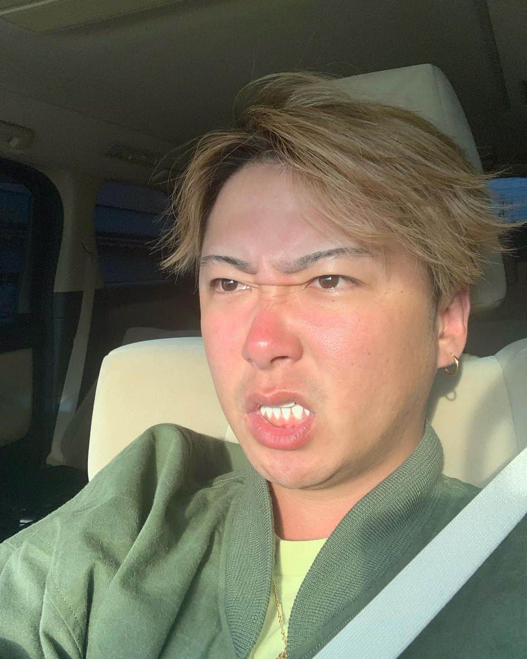 大野雄大のインスタグラム：「焼けました。  潮はあまり流れなかったですが凪だしちょうど良い天気だったしたくさん釣れたし最高に楽しい釣りでした✨  #外房 #40センチオーバーの良型ショウサイフグ #ひとつてんや真鯛 #爆釣 #松浦会長ありがとうございました #焼けたね #季節外れのトナカイじゃないよ僕だよ」
