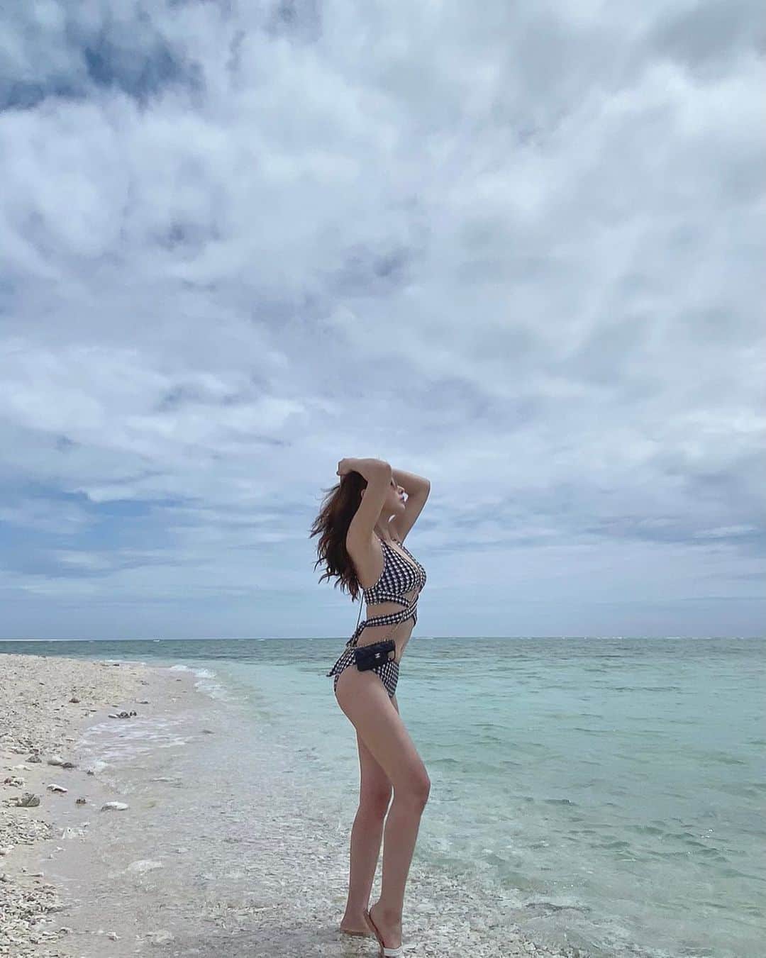 のインスタグラム：「. . 曇ってたけど最強に綺麗な海🏖❤︎ . #神山島 🦋！ . . .」