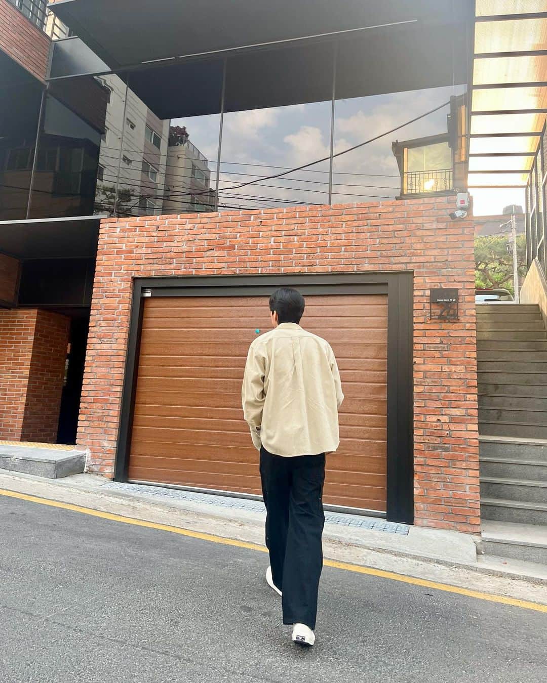 ト・サンウのインスタグラム：「출근 🤳」