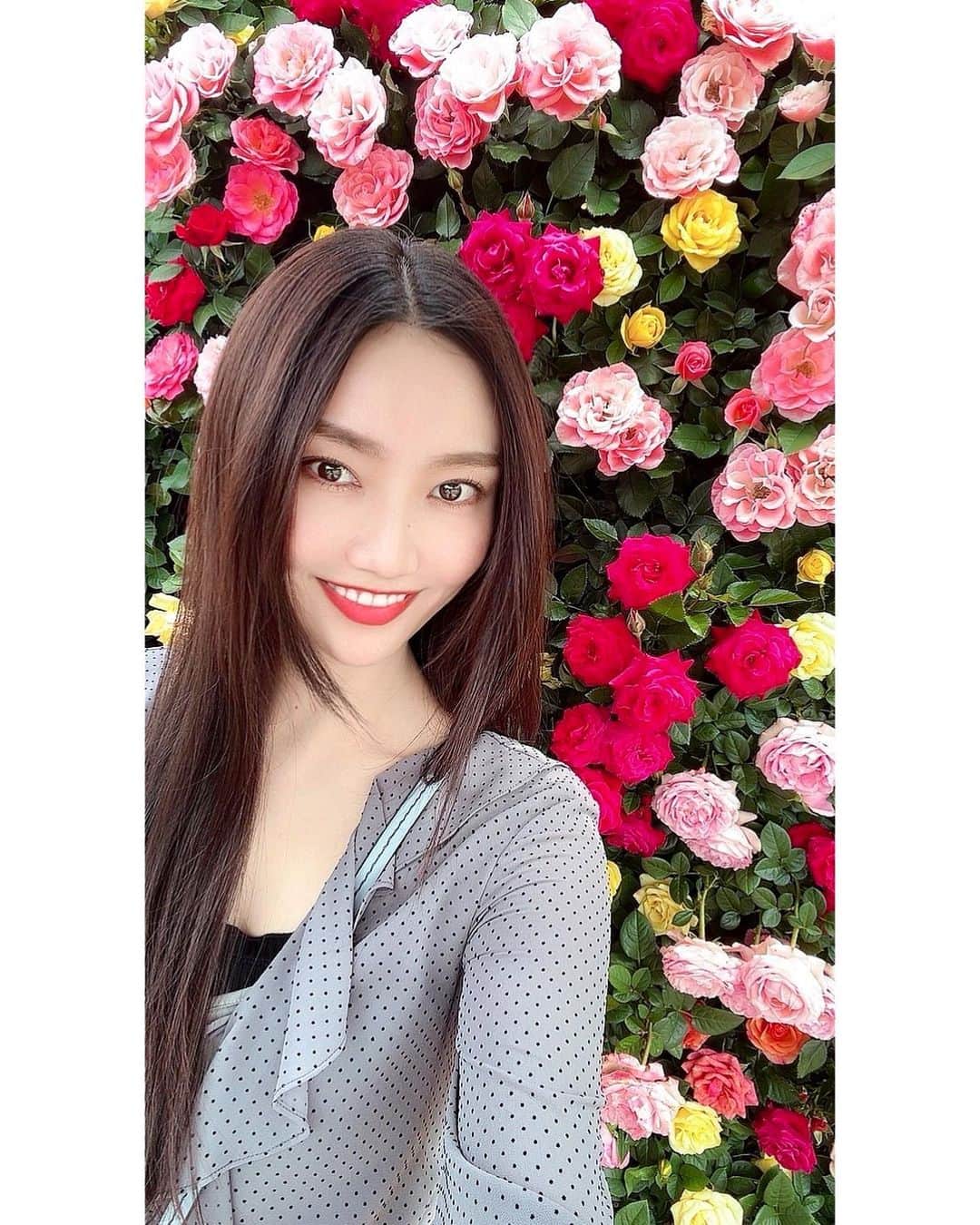 のインスタグラム：「🌹🥀 . . #バラ園 ##japanese #japanesegirl #일본 #일본인 #일본사람#東京 #tokyo #도쿄 #モデル #model#모델 #followme  #高身長 #高身長女子 #instalove #ootd #旅行 #trip #여행」