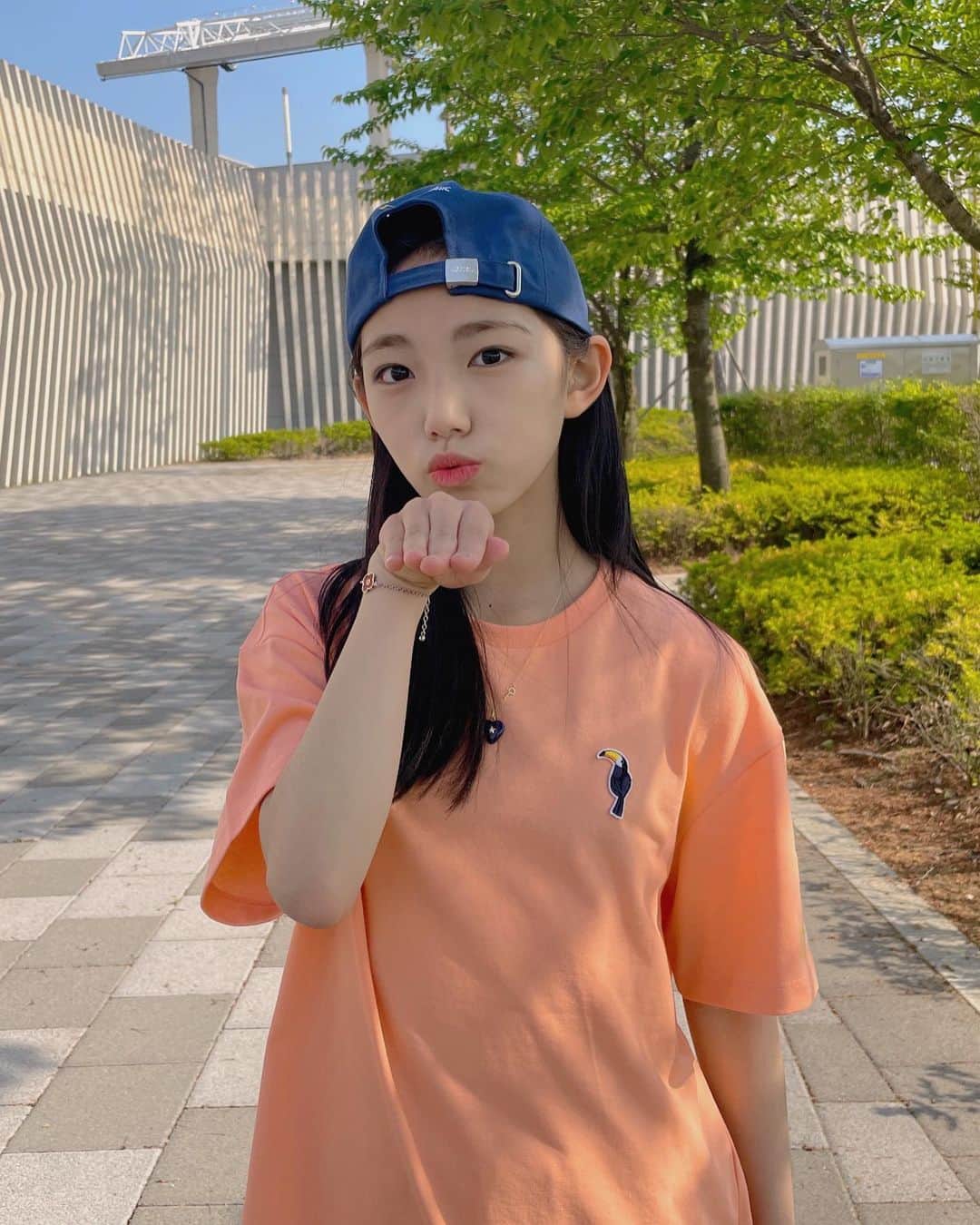 ウンチェのインスタグラム：「#광고  채채 새 보며 ,  굿모닝☀️ 날씨 좋아 -  #내셔널지오그래픽키즈 #내셔널지오그래픽  #키즈티셔츠 #키즈반팔티 #주니어반팔티 #키즈모자」