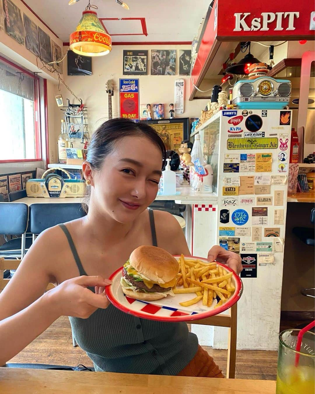 川上愛のインスタグラム：「宮古島でハンバーガー🍔  #宮古島 #沖縄 #miyakojima #okinawa @kspit.miyako」