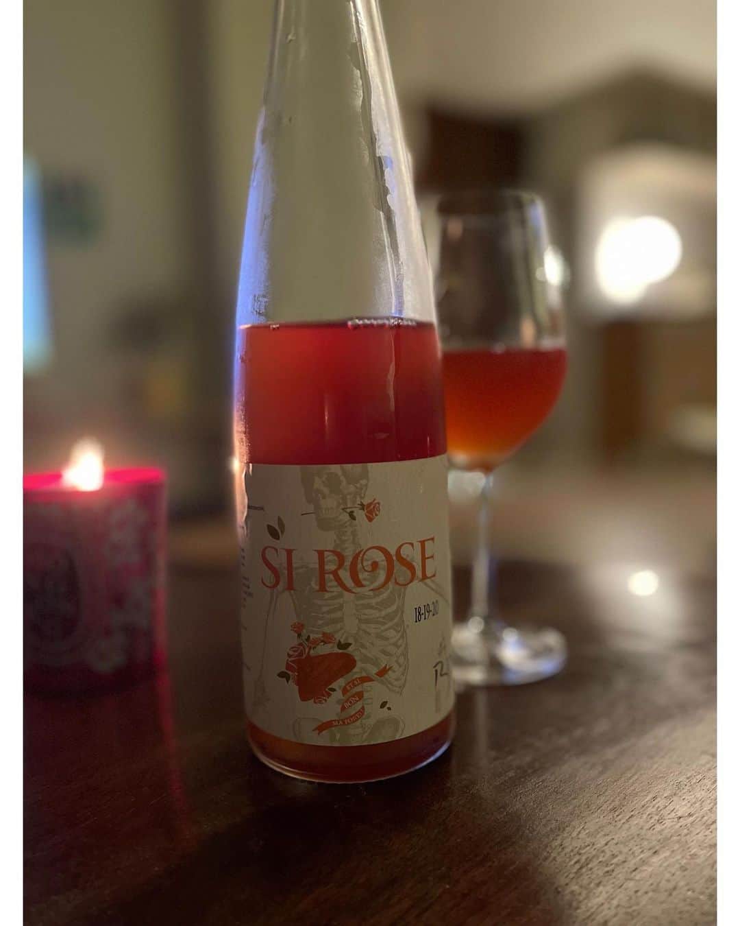 佐々木希さんのインスタグラム写真 - (佐々木希Instagram)「最近の好きワイン♡ この間自宅で#SIROSE を#diptyque と共に楽しみました🍷美味しかったなぁ。  #ナチュラルワイン #最近の好きワイン」5月19日 12時40分 - nozomisasaki_official
