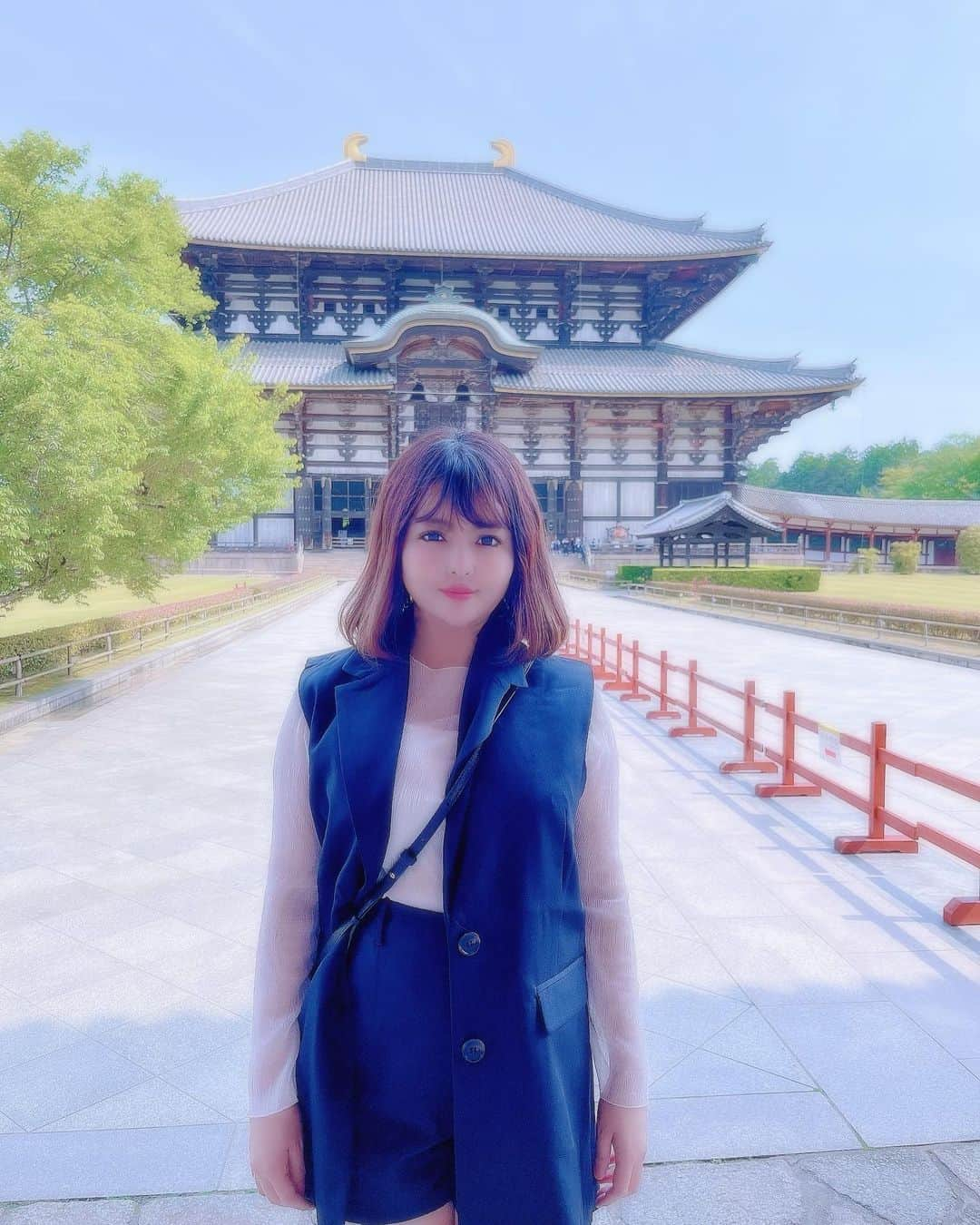 水原乙のインスタグラム：「・ ・ 東大寺へ行ってきました🙏🏻✨ 中学生の修学旅行が京都奈良だったので、2回目の奈良の大仏❗️ ・ また見にいけてよかったです👍🏻💕 ・ ・ 🌹 ・ ・ #東大寺 #東大寺大仏殿 #奈良 #奈良観光 #奈良大仏 #Nara #水原乙 #インスタグラマー #インフルエンサー #好可爱 #卡哇伊 #可愛 #맞팔 #sexybody #sexyhot #instagravure #japanesegirl #asianbeauty」