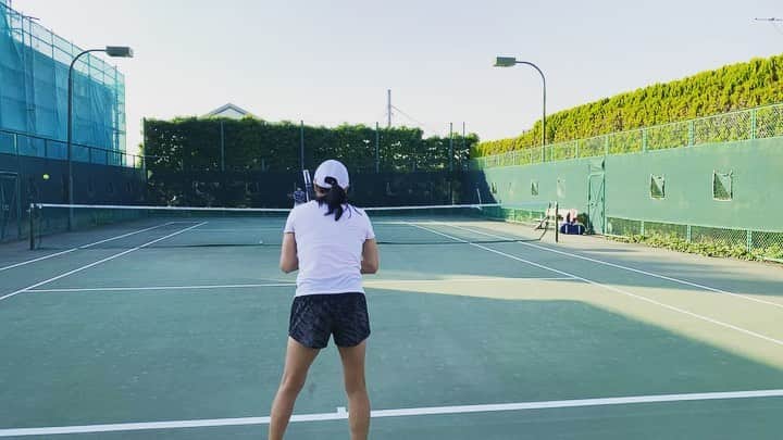 のインスタグラム：「2022週1テニスの日 11回目 真ん中ラリー  #伊達公子 #kimikodate  #テニス  #テニスプレイヤー #tennis  #tennisplayer #2022年5月18日 #2022 #2022年 #週1テニス #週1テニ10回目 #2021年週1テニス11回目 #テニスって楽しい #yonex #yonextennis #yonexjapan #プーマ #puma #pumajapan #プーマグラム」