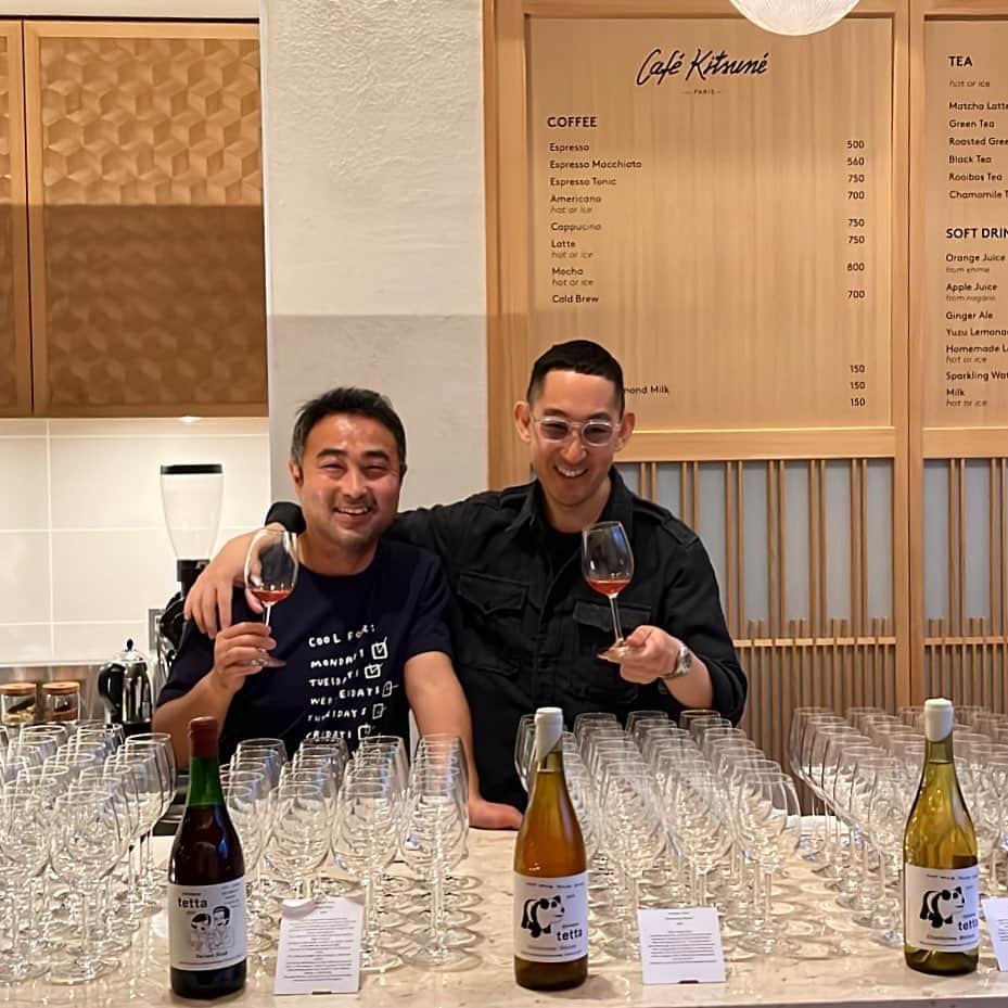 黒木理也のインスタグラム：「大好きな岡山の @domaine_tetta ワイン #cafekitsune 青山店に入りました！皆んなアペロに来てね〜🍷🦊」