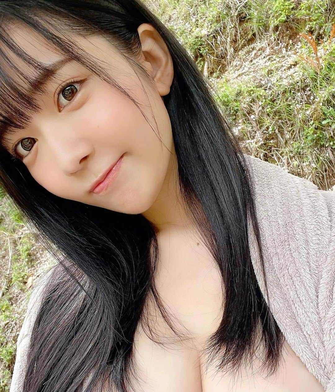 天羽希純のインスタグラム：「【重大告知2️⃣】  #週プレ(集英社)の発売記念イベント開催‼️  ⏰6/4㈯  出演者全員で表紙にサインや、特典、チェキ会など盛り沢山な内容です🙇🏻‍♀️💓  こういったイベントは中々ないので待ってます🥲  復活祝い、しに来てくれるかな…？  ⚠️5/24㈫の20時より予約開始⚠️  #ゼロイチファミリア」