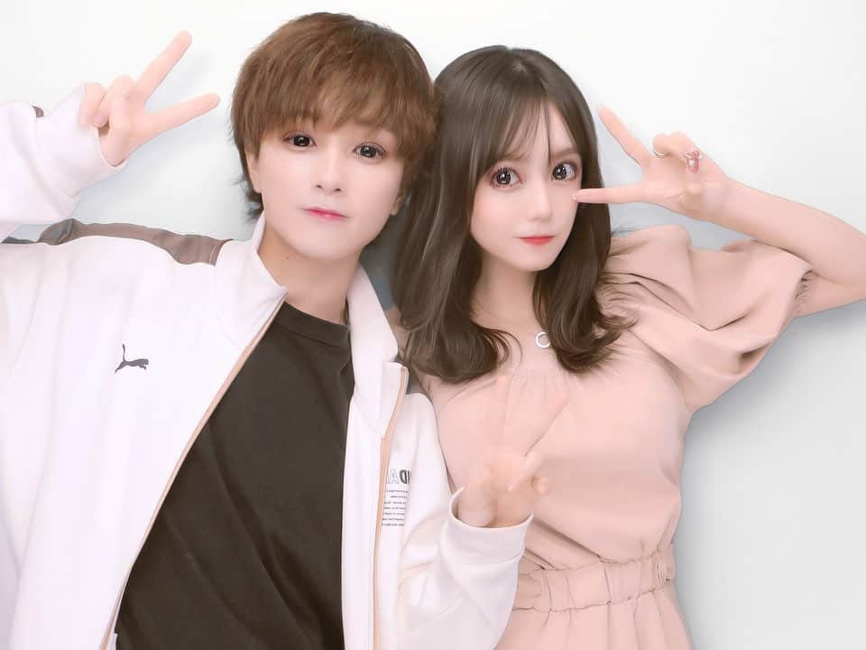のインスタグラム：「2人ともイメチェンしてプリ撮ったよう🥷  #れいまひ #カップル」