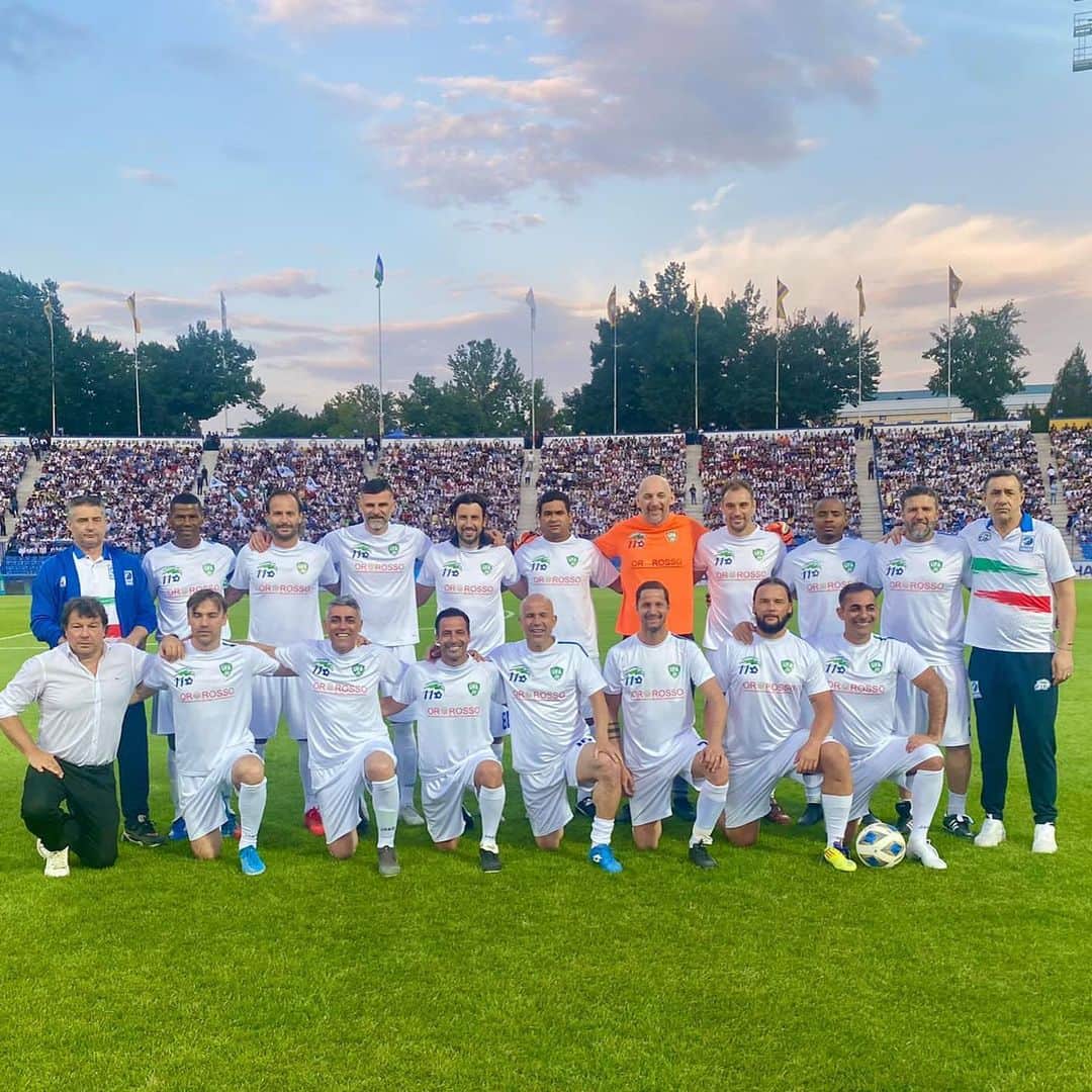クリスティアン・ザッカルドのインスタグラム：「First time in Uzbekistan.  I thank everyone for the wonderful welcome and for the fantastic days spent together.  We will meet again soon.  #Uzbekistan #soccer #legends #players #amazing」