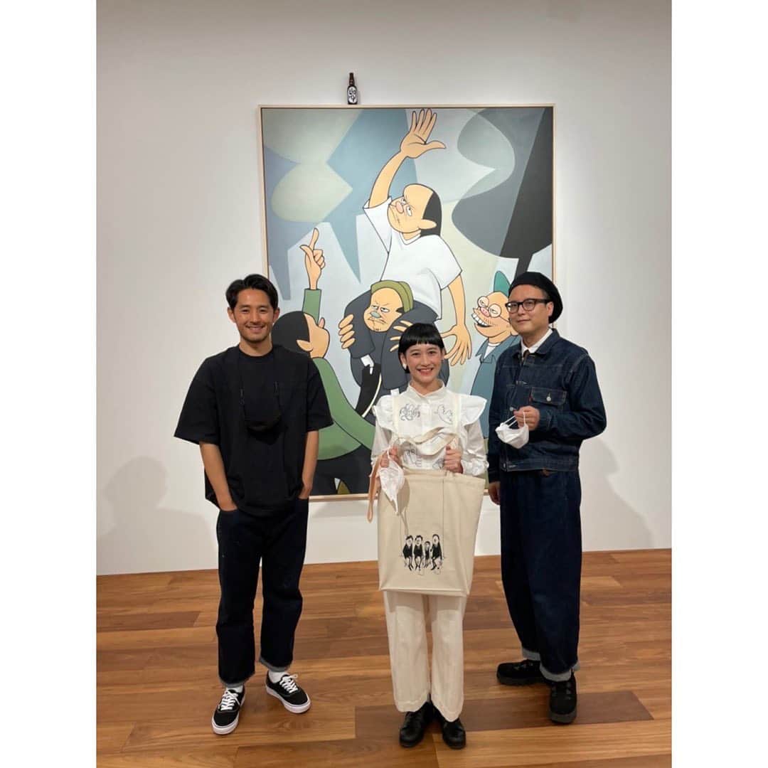のインスタグラム：「育児に追われる日々で知らぬ間に、我々の数少ない友達のひとり花井祐介くん　@hanaiyusuke  がすごいことになってた😳✨（笑）  BSフジの番組「アートフルワールド ~たぶん、すばらしき芸術の世界~」 @artfulworld_bsfuji のゲストに呼ばれ、現在 @ty.projects_offical で開催中の展示を観させてもらい、久々に花井くんと会ったり、彼についてお話してきました😆  ③④ 花井くんが手掛けてくれた「Chocolat & Akito meets The Mattson 2」のシルクスクリーン・ポスター（海外のコレクターさんから、未だによくお問合せを頂きますが、限定100枚完売で在庫はありません🙏）とトートバッグ（2016年） ⑤ 「Sakura」MV 監督: 花井祐介  📺放送日📺 ▼BSフジ放送 【前編】2022年5月21日(土)12:30-12:55/再放送2022年6月 4日(土)12:30-12:55 【後編】2022年5月28日(土)12:30-12:55/再放送2022年6月11日(土)12:30-12:55  われわれショコラ＆アキトの出演は、後編になります🤡👶🏻  #yusukehanai #chocolatandakitomeetsthemattson2   #Repost @hanaiyusuke with @make_repost ・・・ BSフジの @artfulworld_bsfuji で @ty.projects_offical で開催中の展示と僕の作品について取材していただきました。 自分が喋ってるのとか気持ち悪くて冷汗と吐気で観てられませんが、僕のことを良く知る人達11人が僕の作品について話してくれています。 5/21,28の2週にわたって放送です。 快くインタビューを受けてくれた @nalu_comeon @lazysunday_interfm897 @kentaro_kuwabara @nakadashinsuke @hi_dutch @nakamurafoodland @keiichi_mizuno @sklamallrightsreserved @chocolatandakito @_yuichikurita_  取材してくれた @allrange63 とスタッフの皆さん ありがとうございました🙏」