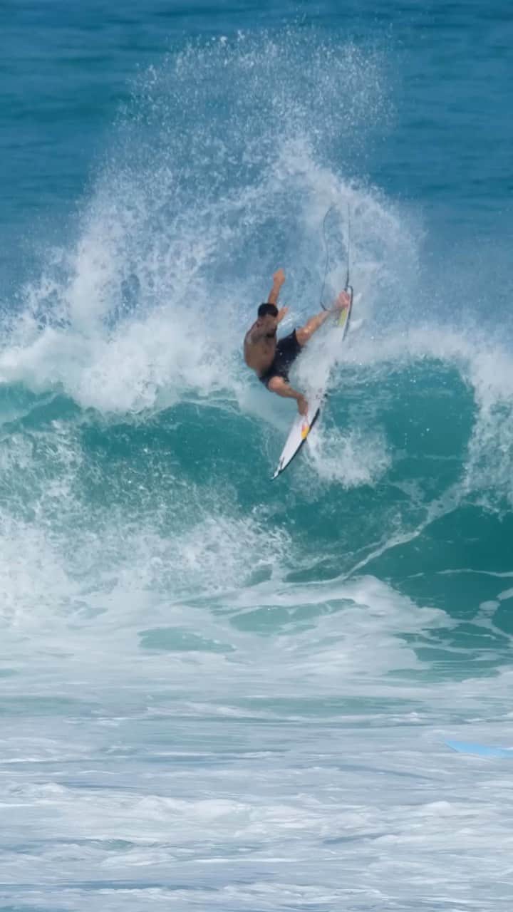 イタロ・フェレイラのインスタグラム：「Surfar é a melhor coisa do mundo 🔥   (🎥 @surfereditor )」