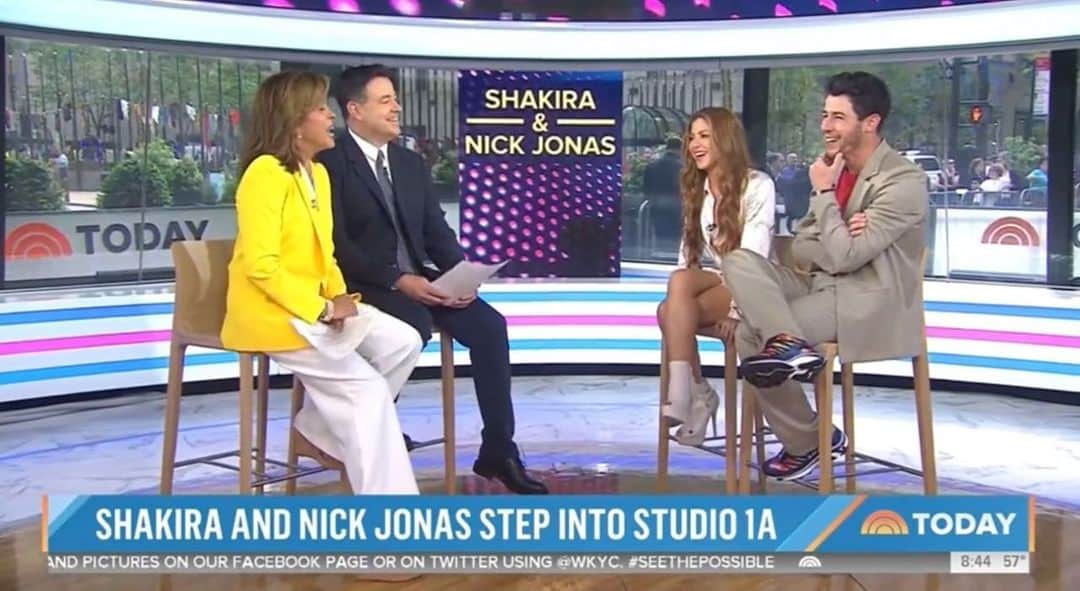 シャキーラのインスタグラム：「Soo much fun this past Monday at the @todayshow! Here are some of my favorite moments during the interview!  Thanks for having me! 💋」