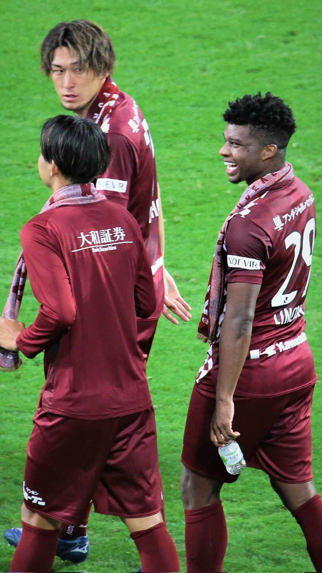 リンコンのインスタグラム：「Seja sempre corajoso para seguir os seus sonhos! #tbt de momentos especiais no @visselkobe. Vamos em frente! 🙏🏾  Always be brave to follow your dreams! #tbt of special moments in the @visselkobe. Let’s go! 🙏🏾」