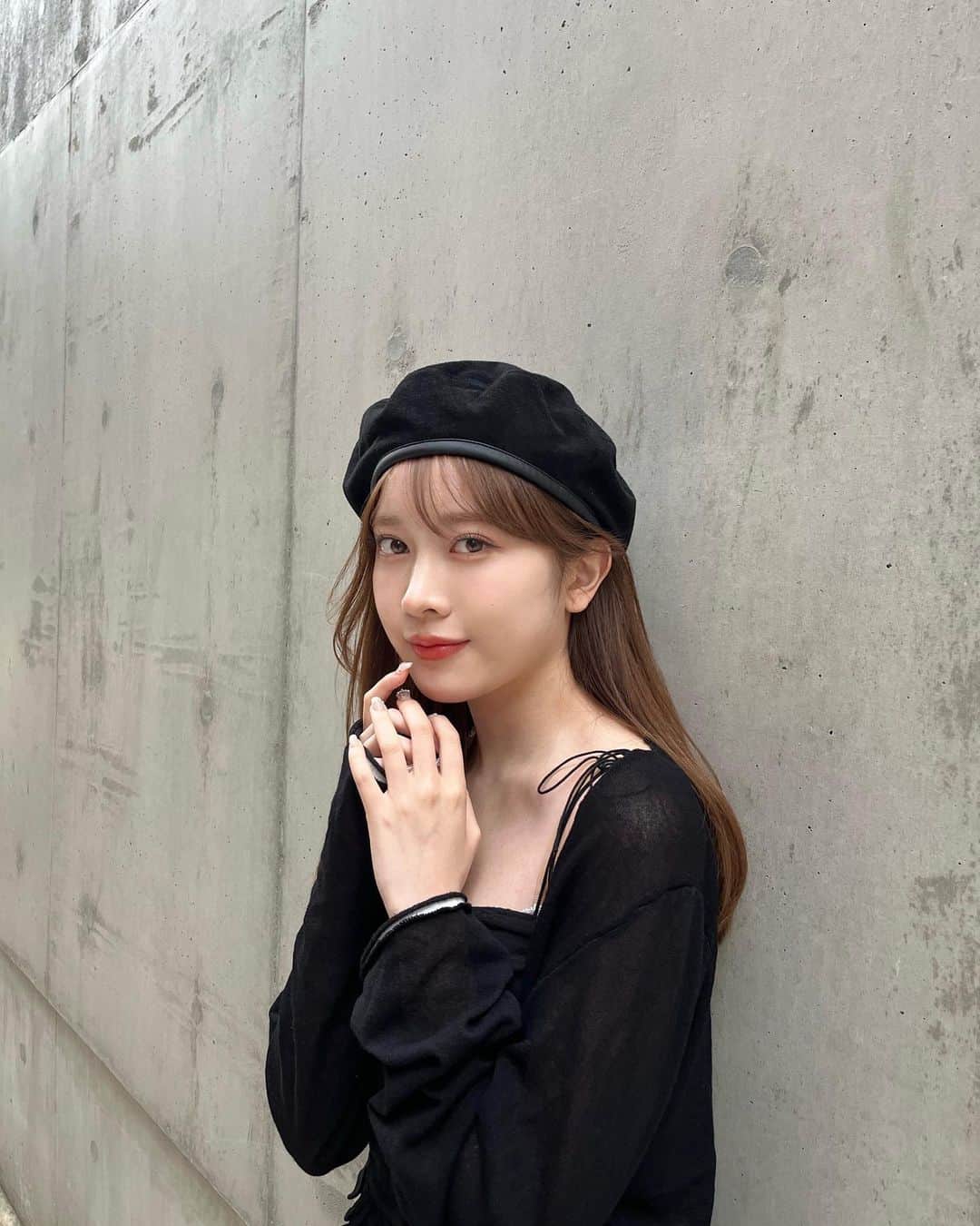 のインスタグラム：「久しぶりにネイル💅 お気に入りすぎて毎日見ちゃう🥹 ありがとうございました🤍 @theconrat @conrat_mami」