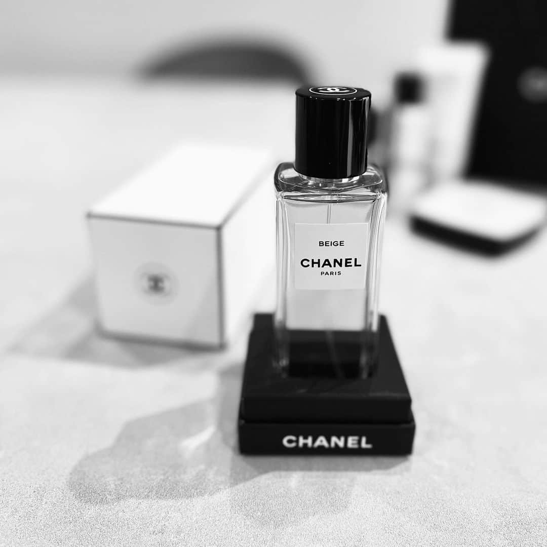 NittaSachikaさんのインスタグラム写真 - (NittaSachikaInstagram)「ベージュっていう香り♡ここ最近はずっとこれ♡ #chanelbeauty #perfume #thankyou」5月19日 23時08分 - chacch1