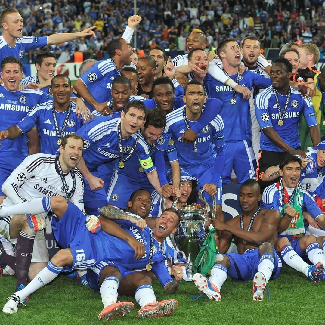 ガリー・ケーヒルのインスタグラム：「10 years ago today! An amazing night that will live long in the memory. Thank you @chelseafc 💙  19.05.12 ⭐️🏆」