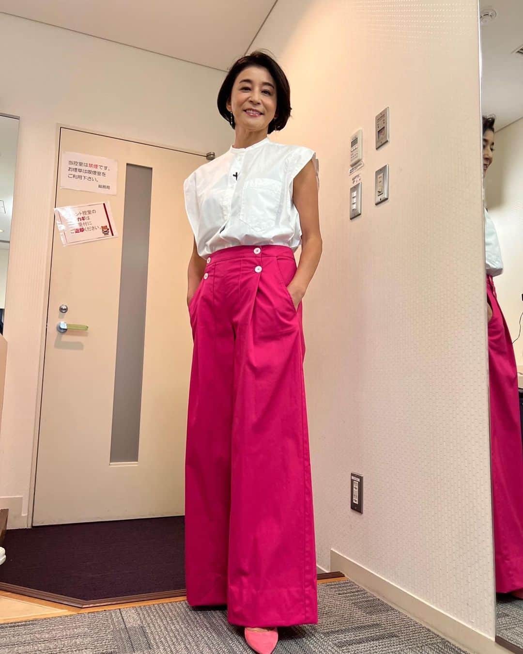 のインスタグラム：「５／17「ひと目で分かる」 できた衣装です。ピンクもここまで鮮やかだと可愛い〜@sanki.press  さて、昨日は次男13歳とじーじ88歳のお誕生日でした。 元気なじいさんで、本当に親孝行ならぬ、子供孝行です。 せっかちじーさんは、 make a wish する前に吹き消し、間際に我が子がハーバード入ります様にと、自分のアホみたいな願い事を言う私。 殆ど宝くじにあたります様に級の願い事で、動画見て聞いて笑ってしまった。  そんな事より、健康で長生きが、誰にとっても1番の願い事だね。」