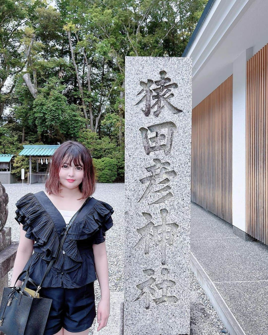 水原乙のインスタグラム：「・ ・ 伊勢神宮と猿田彦神社へ参拝しに行きました⛩✨ 伊勢神宮は3回目❗️ たくさんパワーをもらってきました🙏🏻✨ ・ 伊勢うどんも美味しかったです💕 ・ ・ 🌹 ・ ・ #伊勢神宮 #伊勢グルメ #伊勢うどん #猿田彦神社 #さるめ神社 #伊勢 #御朱印 #御朱印ガール #水原乙 #インスタグラマー #インフルエンサー #好可爱 #卡哇伊 #可愛 #맞팔 #sexybody #sexyhot #instagravure #japanesegirl #asianbeauty」