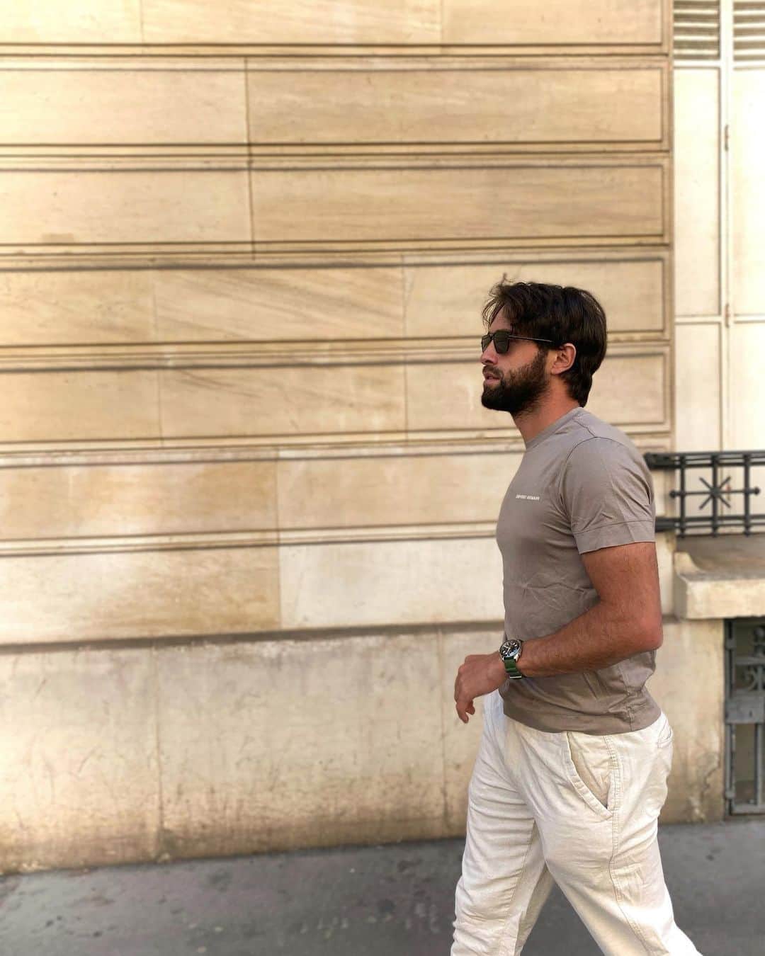 ニコロズ・バシラシビリのインスタグラム：「👋 Paris」