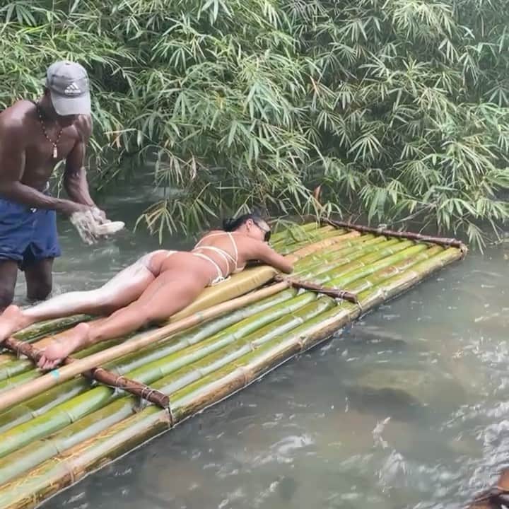 カルーシェ・トランのインスタグラム：「🇯🇲」