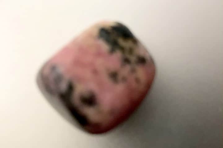 シャニン・ソサモンのインスタグラム：「Rhodonite」