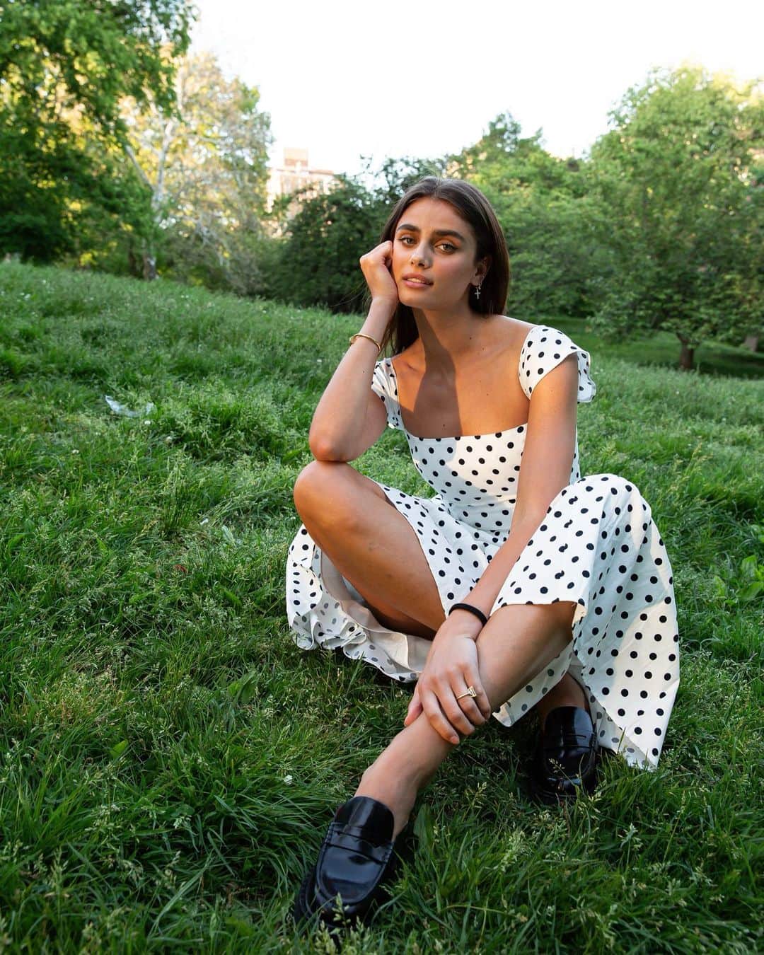 テイラー・ヒルのインスタグラム：「Central Park Nights ✨ @reformation  #refbabe」