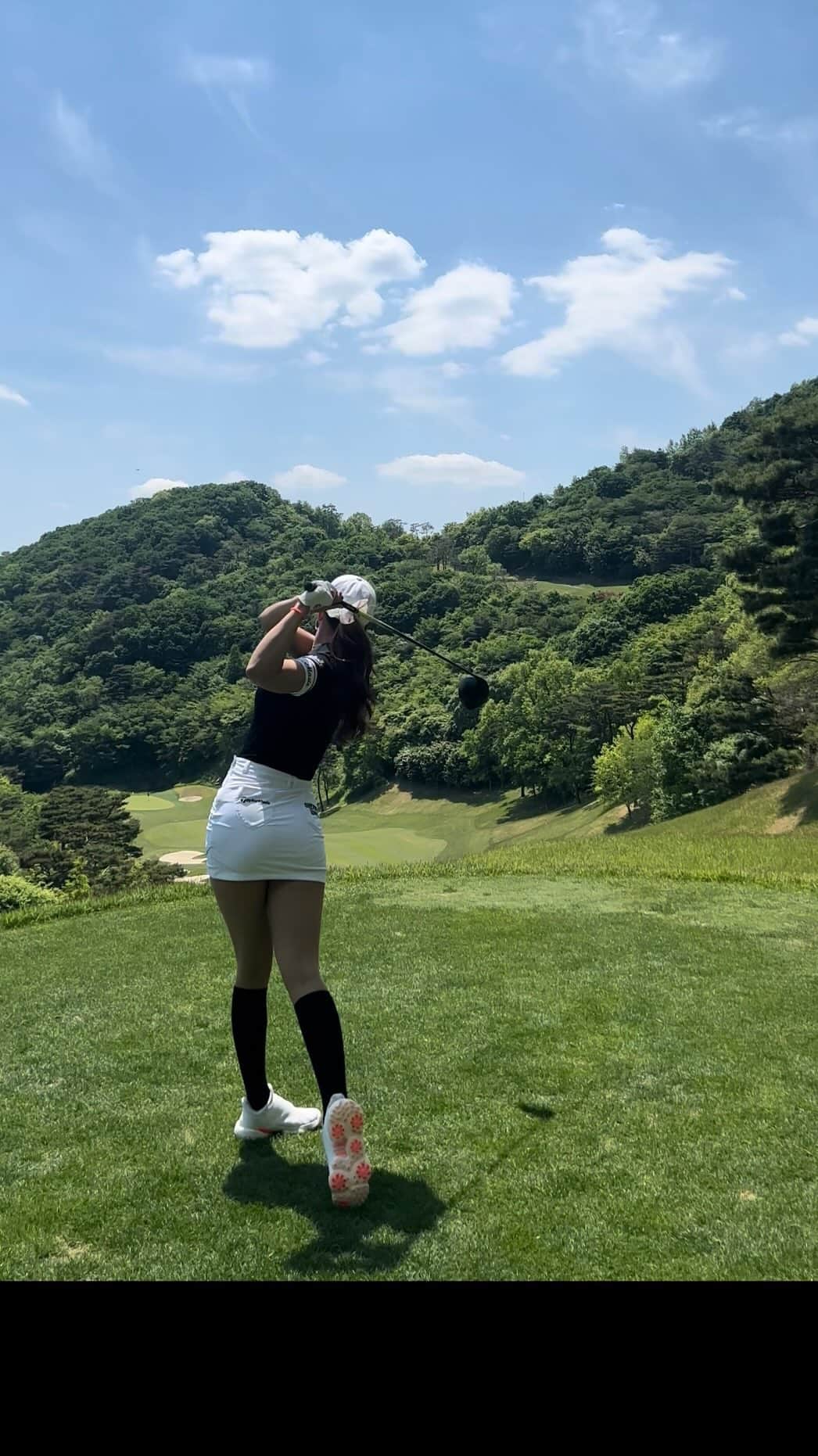 ユ・ヒョンジのインスタグラム：「_ 🏌🏼‍♀️」