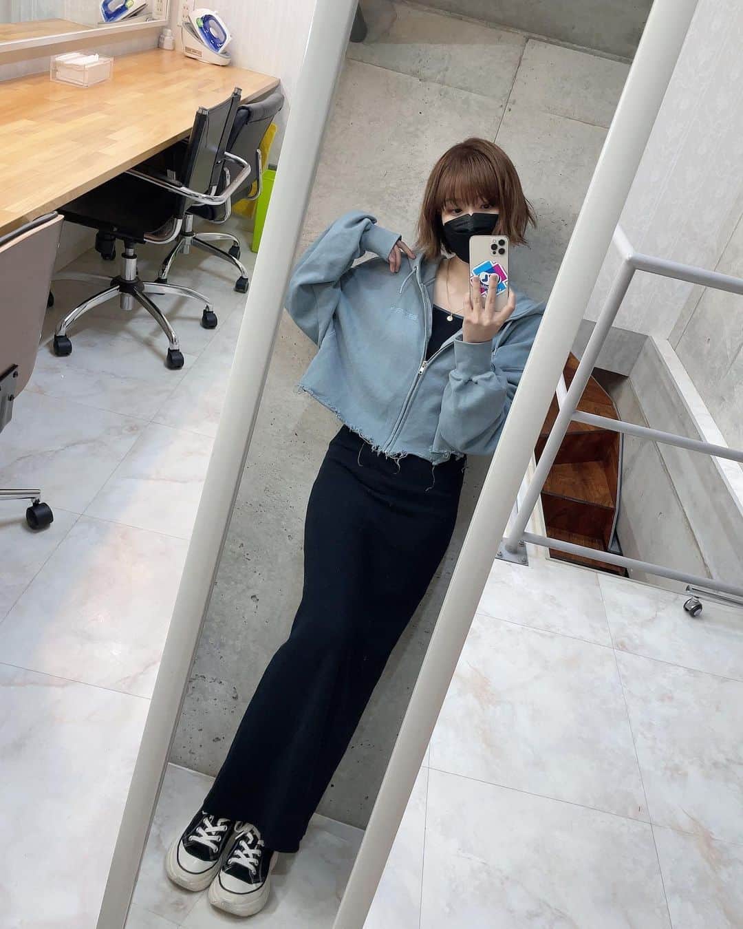 愛美のインスタグラム：「💙💙💙 #ootd #wwg #akiiiclassic」