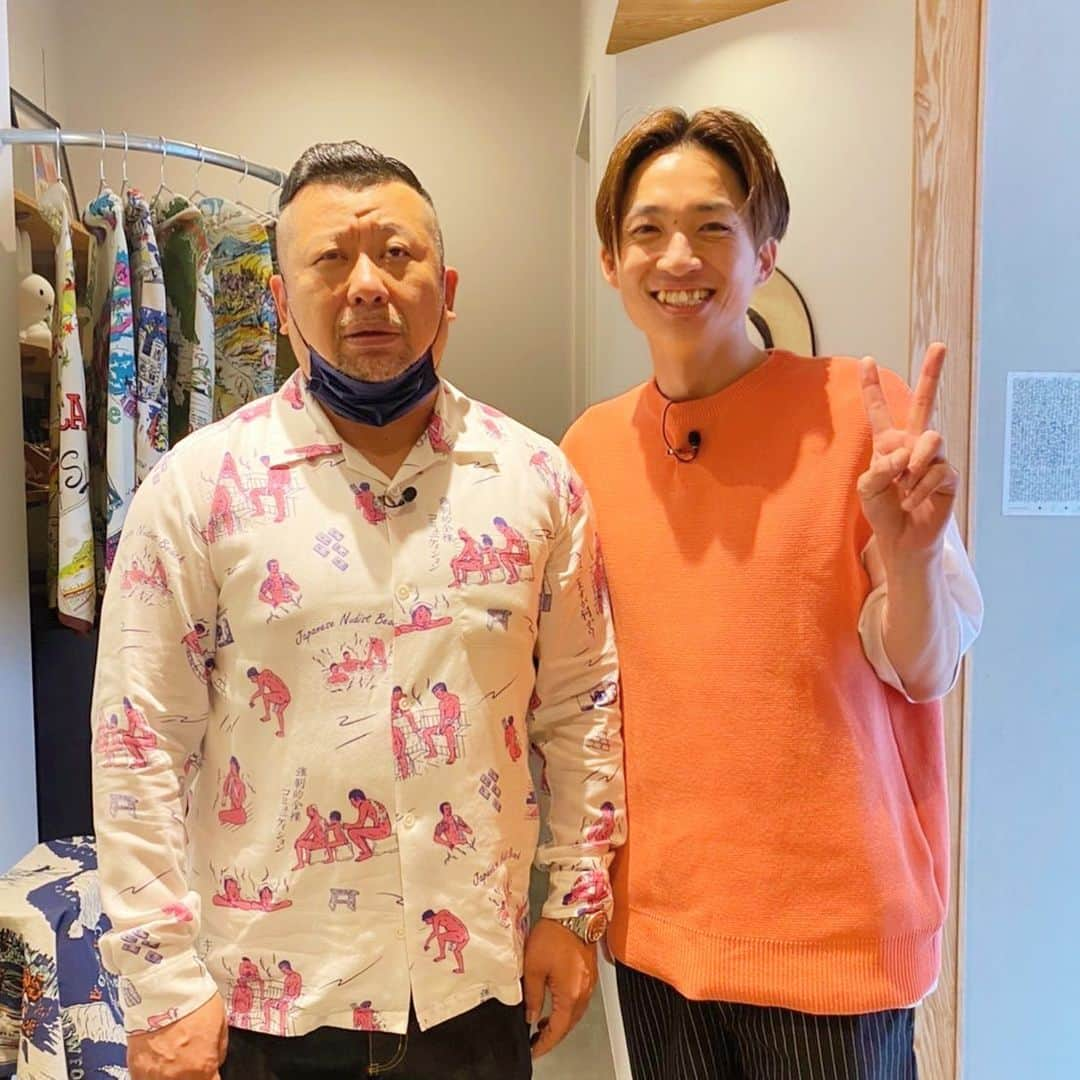 河井ゆずるさんのインスタグラム写真 - (河井ゆずるInstagram)「今日は我々アインシュタインの恩人・ケンコバさんとロケでした。  たまたまロケバスが止まった場所が友達のお店の目の前だったり、高校の時の先生に会ったり、元々吉本で働いてた社員さんに会ったり偶然が重なるロケでした🤣  そして今日も師匠に満面の笑みを頂きました📷」5月20日 21時20分 - kawaiyuzuru