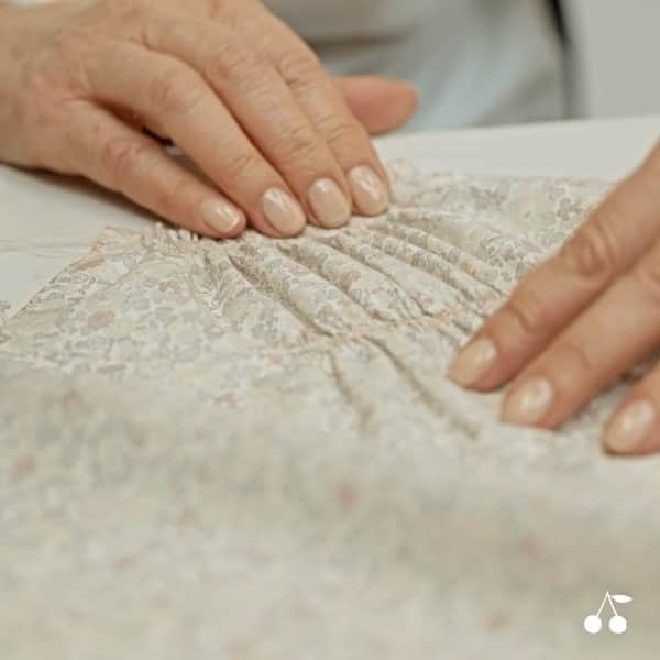 bonpointのインスタグラム：「#InsideBonpoint ​ In the heart of our Parisian Atelier, we are pleased to reveal every step in the making of our iconic baby romper. This piece is entirely handmade in our exclusive Liberty fabrics. 💐​  🎥 @JeanChristopheMoine ​ .​ .​ .​ #Bonpoint #BonpointSS22 #Newborn #SavoirFaire #Atelier」