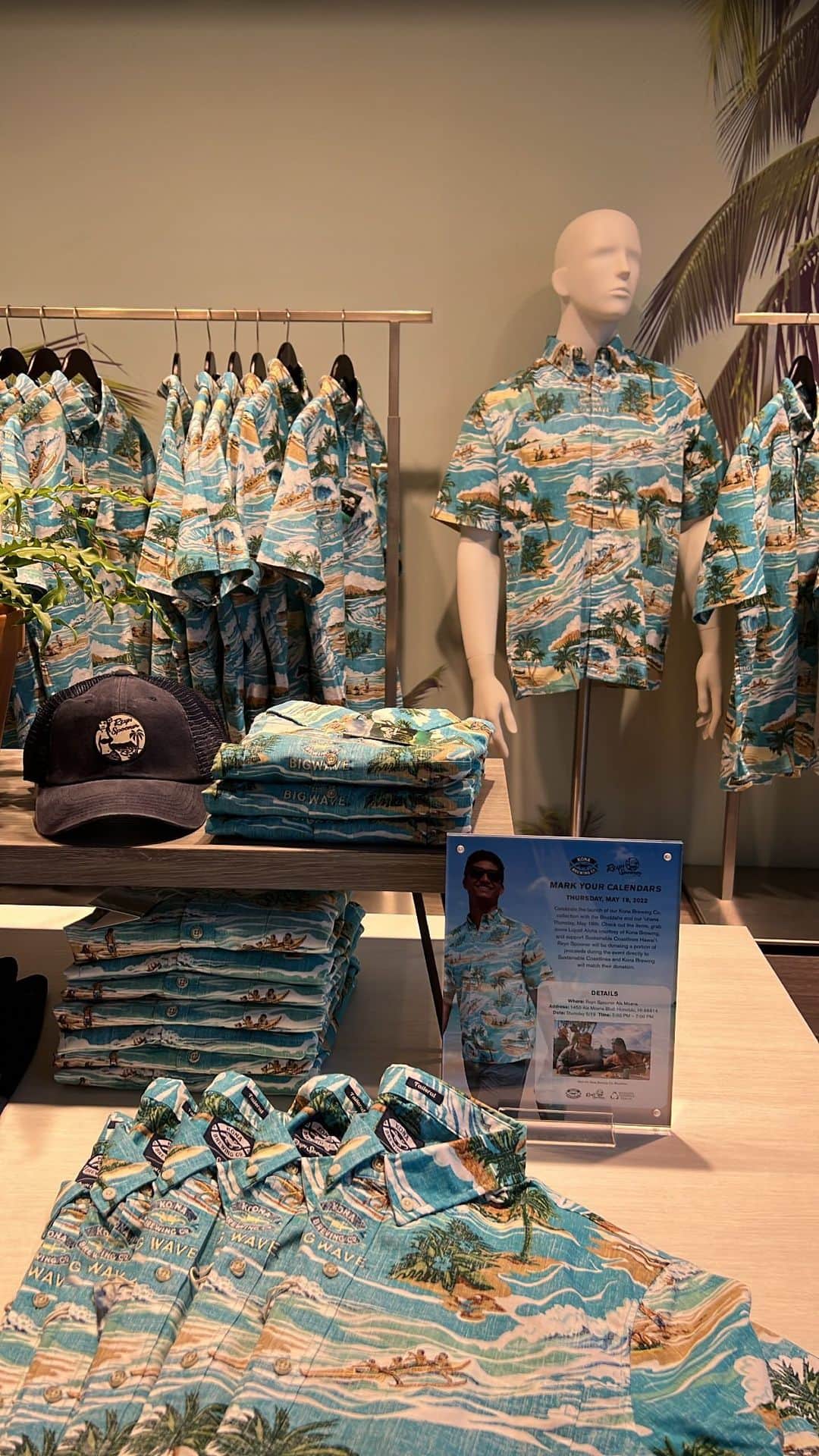 レインスプーナーのインスタグラム：「Celebrating the launch of @konabrewingco X @reynspooner! Today’s event gives back to our friends @sustainablecoastlineshawaii   Mahalo for coming out a hui hou!」