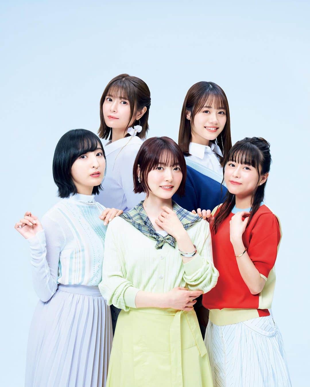 週刊少年マガジンのインスタグラム：「2022年5月18日（水）発売の「 #週刊少年マガジン 」25号に、『#五等分の花嫁 』ヒロイン声優の#花澤香菜 さん、#竹達彩奈 さん、#伊藤美来 さん、#佐倉綾音 さん、#水瀬いのり さんが登場！  キャスト5人のインタビューもそれぞれ掲載中✨  🌸映画『五等分の花嫁』、本日公開🌸  -----  〈花澤香菜 さん〉 スタイリング / 山本香織 ヘアメイク / 宇賀理絵  〈竹達彩奈 さん〉 スタイリング / hana ヘアメイク / you  〈伊藤美来 さん〉 スタイリング / ナミキアキ ヘアメイク / 大久保沙菜  〈佐倉綾音 さん〉 スタイリング / 森俊輔 ヘアメイク / 福田まい  〈水瀬いのり さん〉 スタイリング / 田村理絵 ヘアメイク / 大久保沙菜  撮影／神藤 剛」