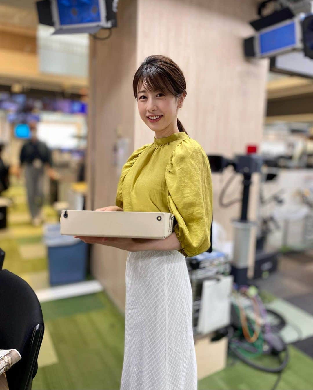 フジテレビ「プライムニュース イブニング」さんのインスタグラム写真 - (フジテレビ「プライムニュース イブニング」Instagram)「#イット ！放送中です   ●なにが… #財務省“エース”を逮捕 ●危険！「 #カミツキガメ 」捕獲作戦 ●新たなレイアウトで本を速読み？ ●“初めての” #カインズ どんな便利グッズを買う？ 先が浮くお箸&高さが変えられるバスケット  #金曜日 もぜひご覧ください #加藤綾子 @ayako_kato.official #榎並大二郎 @enami_daijiro   #木村拓也 @takuya.kimura0801   #石本沙織   #齋藤孝   #ガチャピン @gachapin_official #三井良浩   #小澤陽子 @yoko.ozawa729 #山本賢太 @yamamoto_kenta.yamaken #フジテレビ #アナウンサー 公式HP：https://www.fujitv.co.jp/livenews_it/ FNNプライムオンライン：https://www.fnn.jp/」5月20日 15時46分 - livenews_it