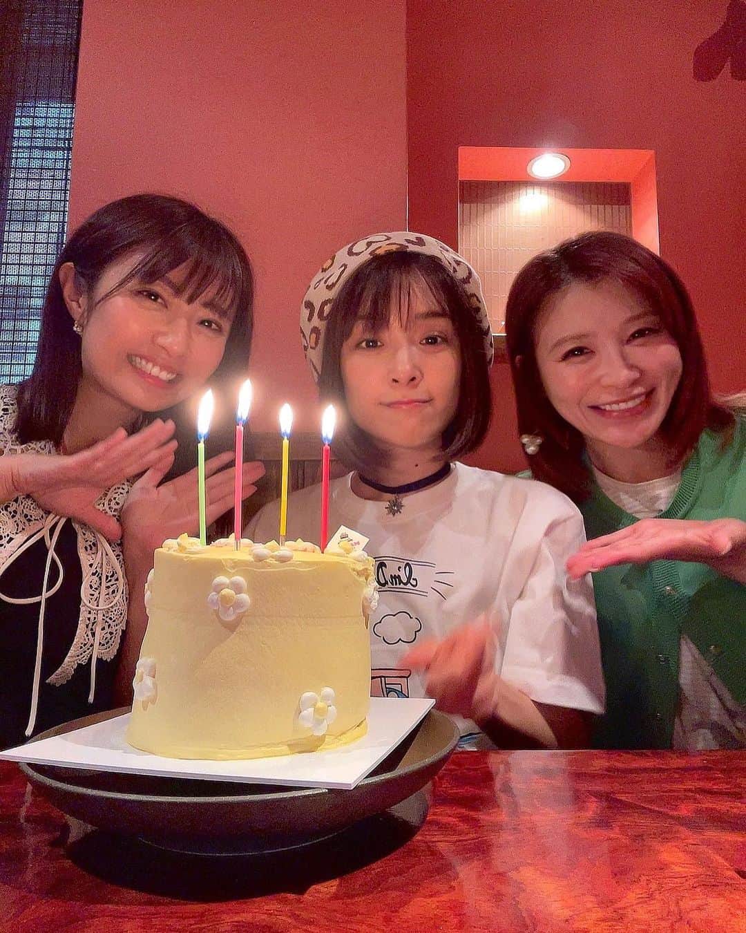 のインスタグラム：「. . 昨日は、みひろちゃんの誕生日会🎂✨ てじさまとお祝い🥳🥂 ⁡ 奇跡の40歳すぎる…😍💕 誕生日当日に、満面の笑みでドラえもんTシャツきて登場してきたww 40歳でこのTシャツ似合う人この人しかおらん😂🙌🏻優勝🏆👏🏻👏🏻 ⁡ そして、酔っ払って泣き出すてじさまwww 相変わらずみんなキャラ強すぎて面白い！！ ⁡ みひろちゃん、素敵な一年にしてね☺️♡ ⁡ ⁡ #誕生日会 #みひろ ちゃん #手島優 さま #birthday #instalike #instamood  #ootd #东京 #扎心了 #ow #맞팔 #instapic  #팔로우미 #instaphoto #instagravure #girl #follow #followme #グラビア #japanesegirl #selfies #gravure」