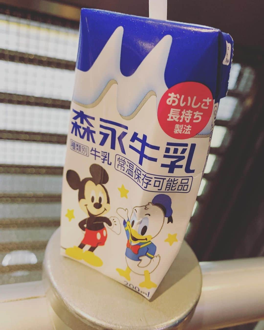 大野雄大のインスタグラム：「昼から一気飲み。  牛乳、好きなんだよなぁ。  #明日は神戸公演 #明後日は名古屋公演 #楽しむぞーーーーーっ #皆さん宜しくお願いしますっ」