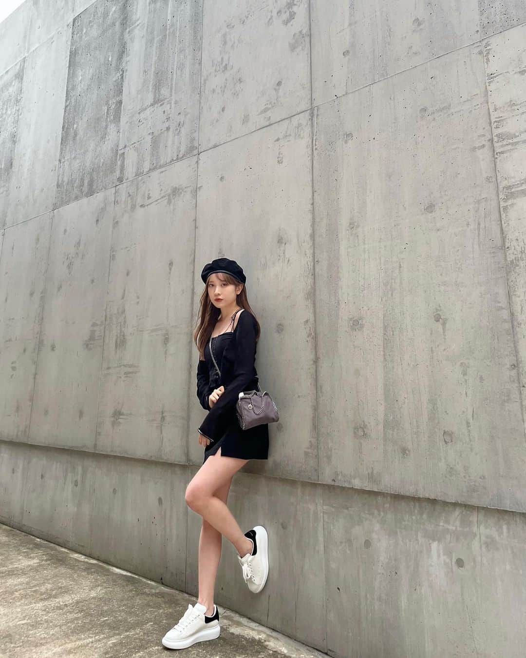 のインスタグラム：「👗 帽子のカーディガンとスカートは韓国の地下街で買ったものです:)韓国行きたい🇰🇷」
