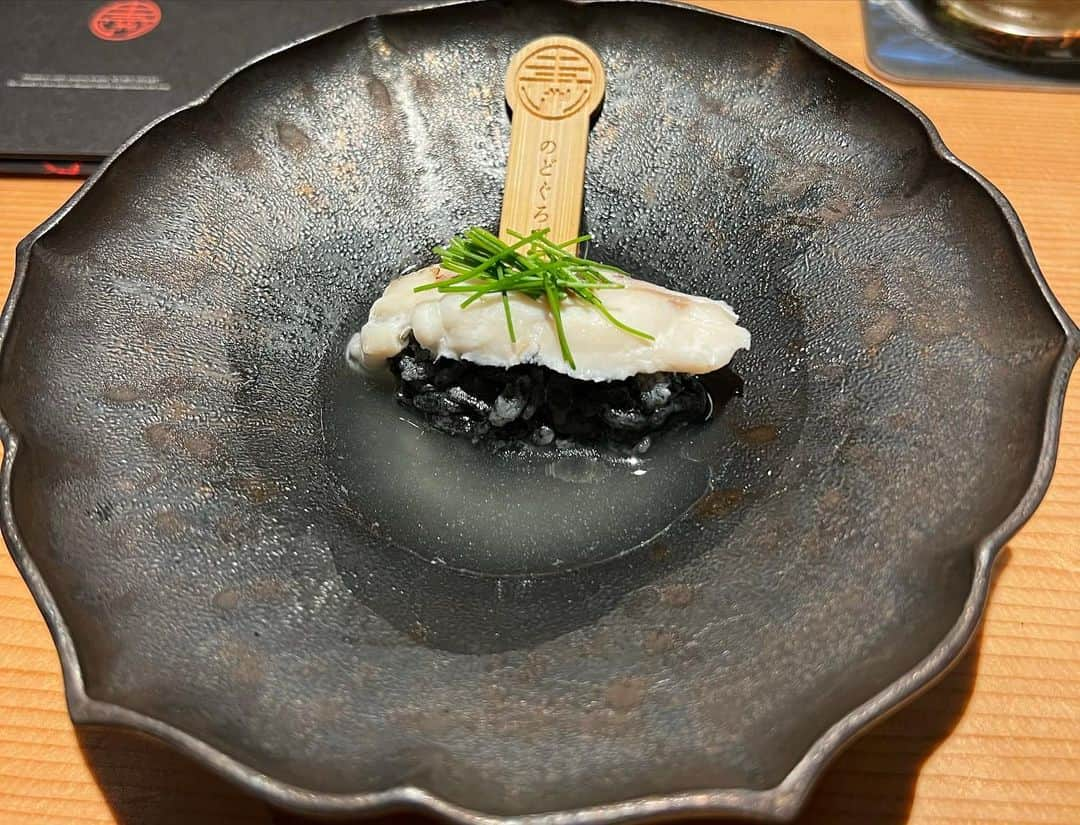 旗手怜央さんのインスタグラム写真 - (旗手怜央Instagram)「念願の黒しゃり🍣  いつもお世話になっているエステプロラボの佐々木会長。  これからもエステプロラボの商品と共に強く、逞しく成長していきます！  #エステプロラボ #黒しゃり #神は腸に宿る #人間は食べたものでできている #美味しかったです #sushi #kuroshari」5月20日 17時24分 - reo__1121