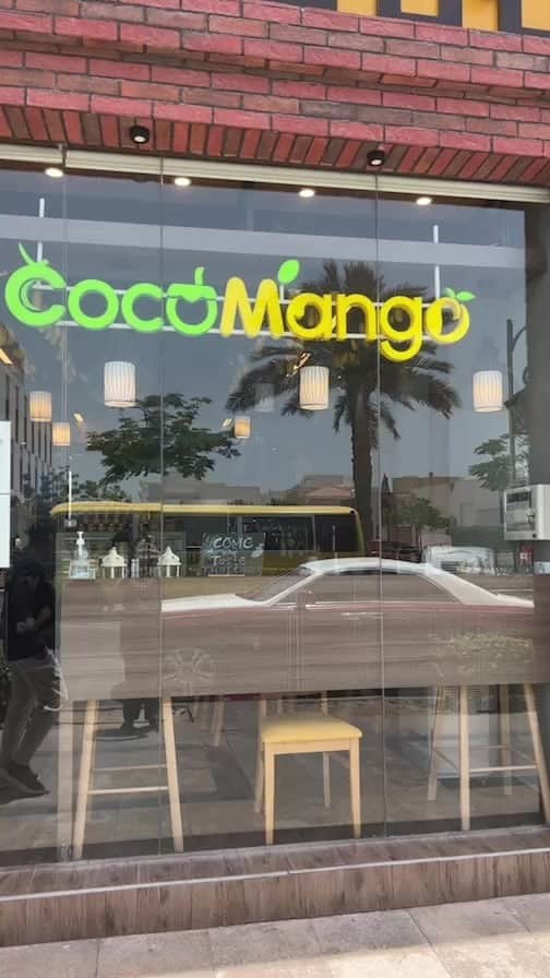 トニー・ジャーのインスタグラム：「Thai food in Dubai. CocoMango 🥭🥭🥭」