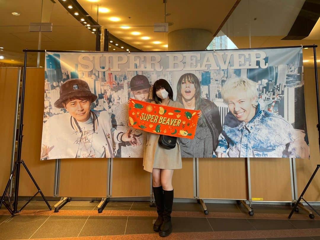 沢村りさのインスタグラム：「『東京』Release Tour 2022 ～ 東京ラクダストーリー ～ ⁡ 神戸国際会館 こくさいホール ⁡ 行ってきました！ ⁡ SUPERBEAVERのLIVEは昨日も最高を更新していました🤝🏻 ⁡ そして今回もしっかりと感動してお家に帰ってきたさわむらです。笑 ⁡ 最初から最後まで楽しくて歌もMCもとにかく心に響きまくりでした☺︎ ⁡ また明日から頑張るぞ〜〜！そして早くライブがしたい、！ ⁡ ⁡ #SUPERBEAVER #ライブ #東京ラクダストーリー #LIVE #東京 #アルバム #神戸  #神戸国際ホール」