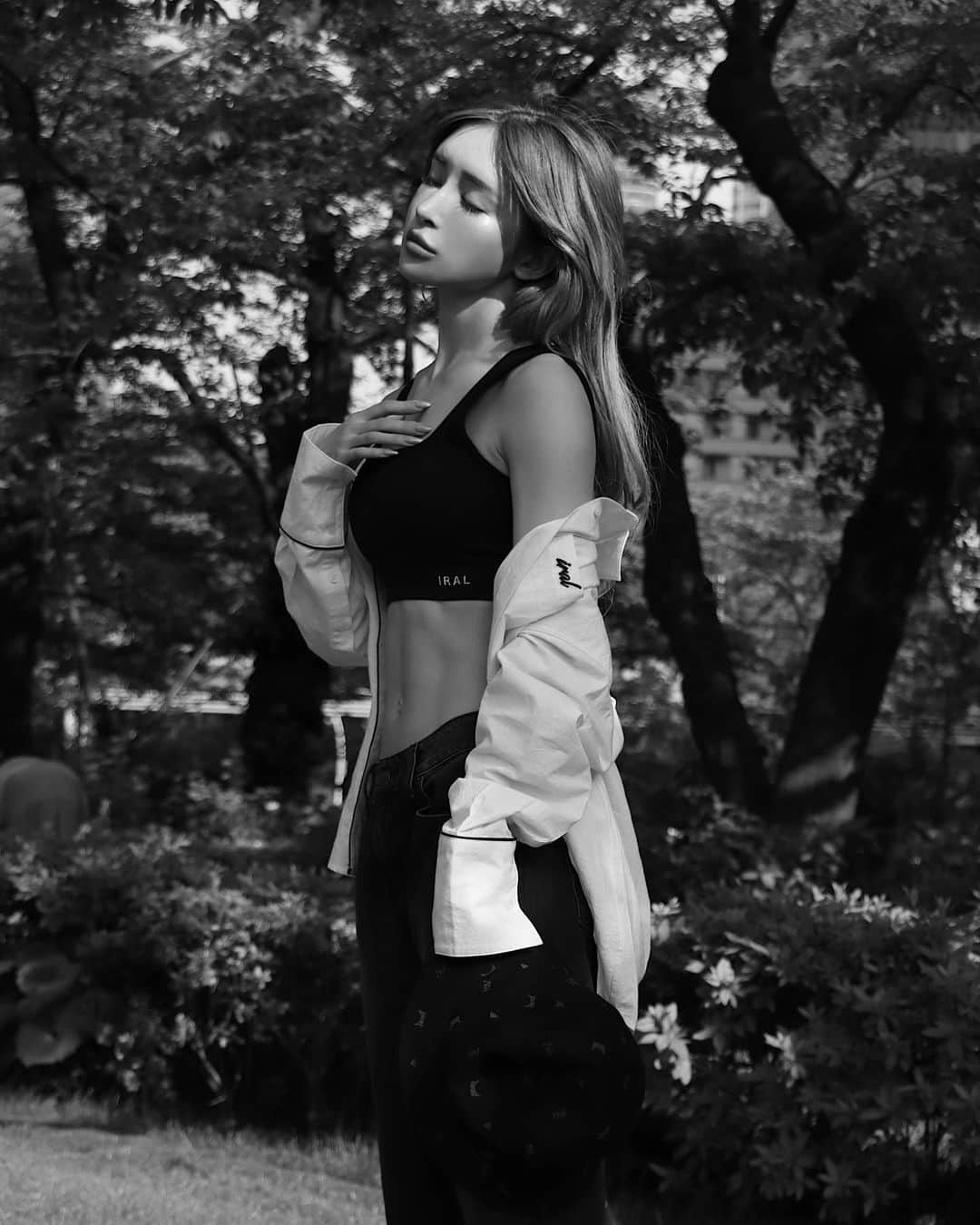 小原優花のインスタグラム：「5.19 My birthday♡ 昨日で32歳になりました🙏🏻✨  家族、友達、周りの方々、SNSを通して出会った皆様に感謝です♡  また新たな1年、どんな経験や思い出を積み重ねていけるのか楽しみでいっぱいです🍀☺️  お忙しい中お祝いのメッセージをくださった皆様、本当にありがとうございました🙇‍♀️💕  誕生日の写真またUPさせて頂きます🥰🤍🤍」